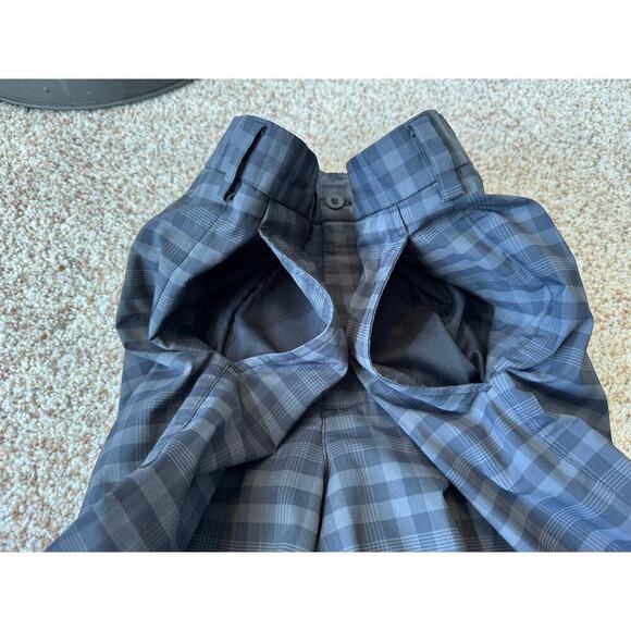 NIKE GOLF Dri-Fit Mens Shorts, Size 36. lightweight, quick dry; gray plaid - Picture 7 of 7